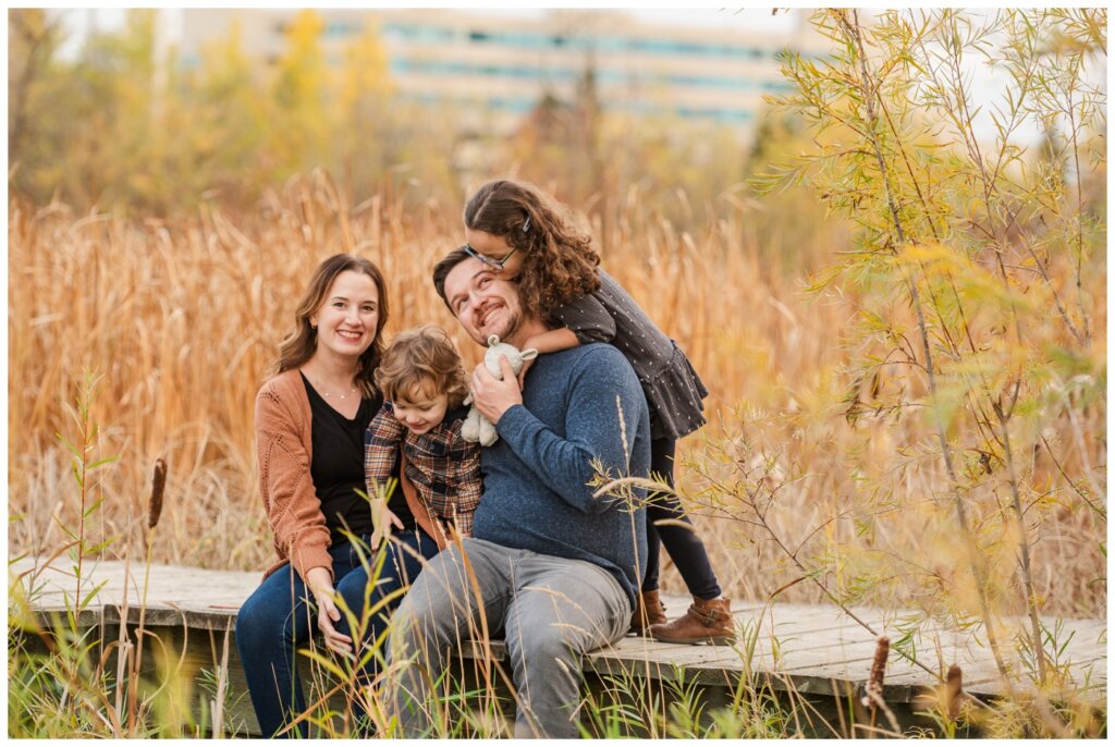 Swereda Family 2024 - Regina Family Photography - 08 - Habitat Conservation Area - Little girl hugs her dad