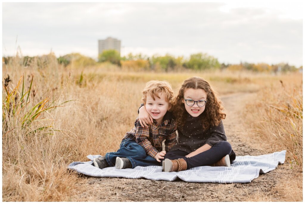 Swereda Family 2024 - Regina Family Photography - 09 - Habitat Conservation Area - Kids hug on blanket