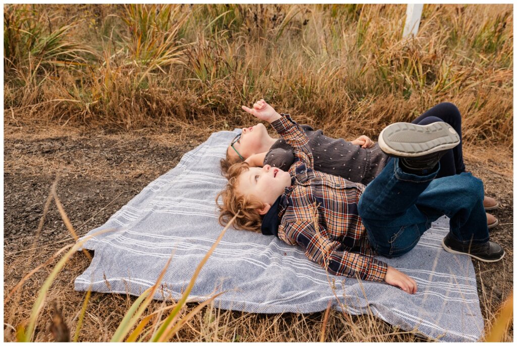 Swereda Family 2024 - Regina Family Photography - 10 - Habitat Conservation Area - Kids look at the clouds passing