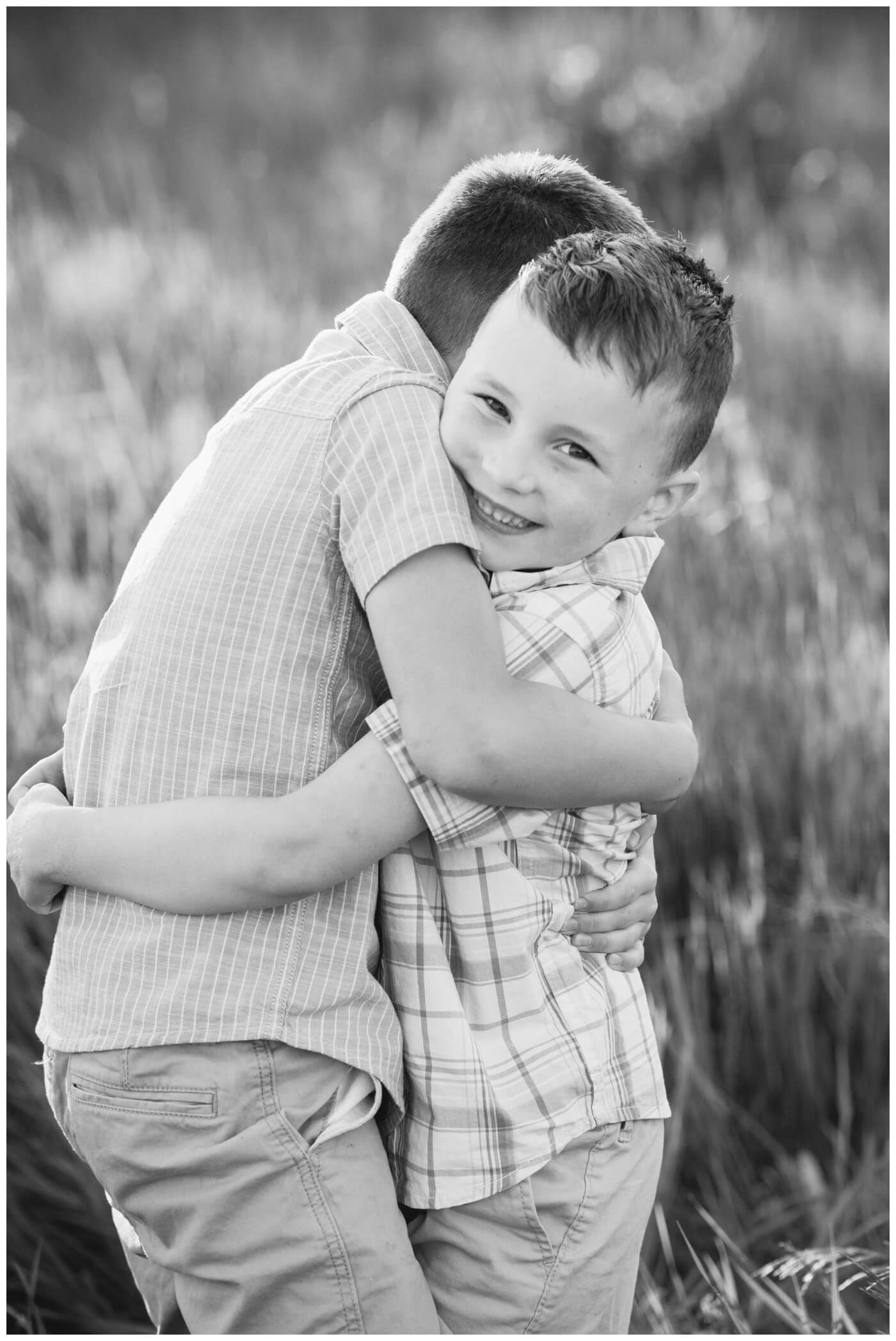 Brent & Courtney -07 - Black and white of young brothers hugging
