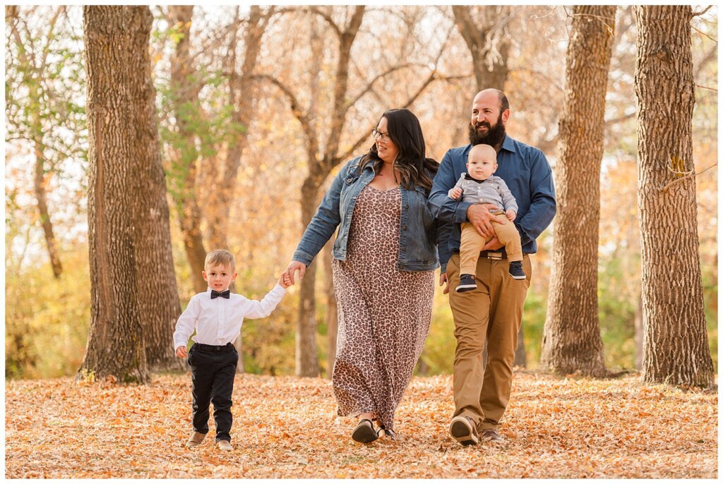 Nickel Family - Regina Science Centre - Family Photo Session - 01 - Family walking through the park