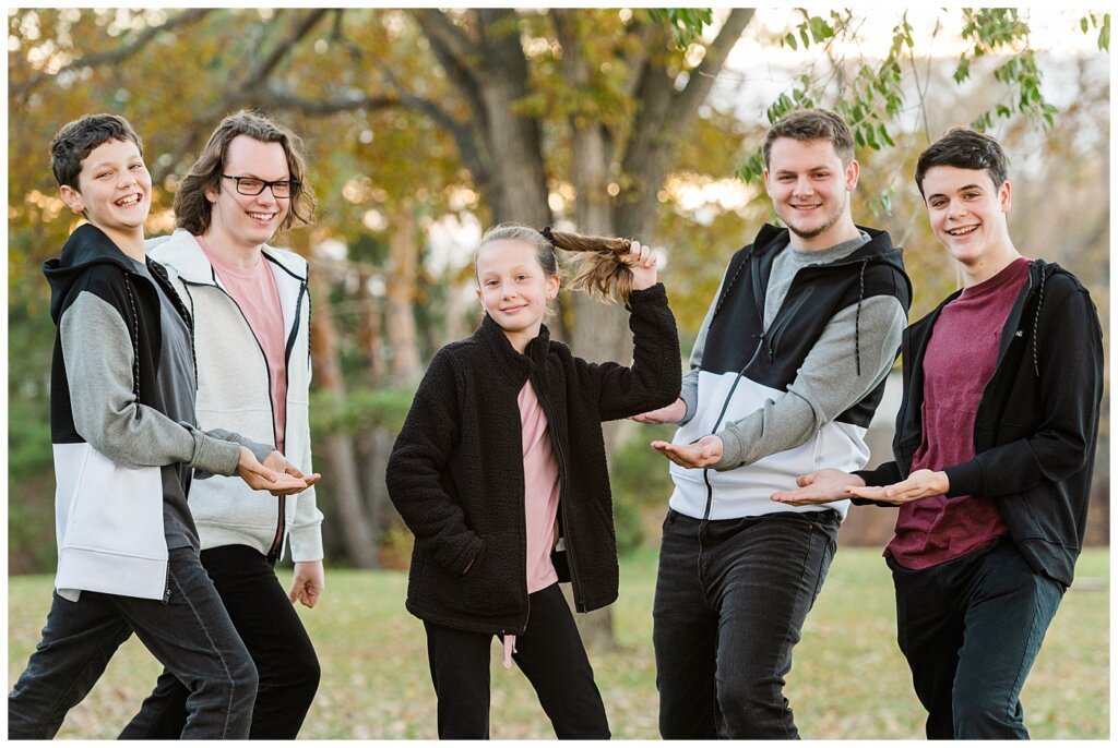 Regina Family Photography - University of Regina Library - Butler Family 2021 - 05 - Brothers showing off sister