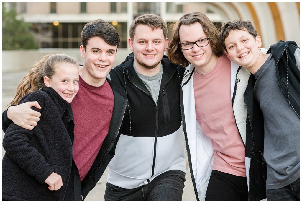 Regina Family Photography - University of Regina Library - Butler Family 2021 - 09 - Group hug of 5 siblings