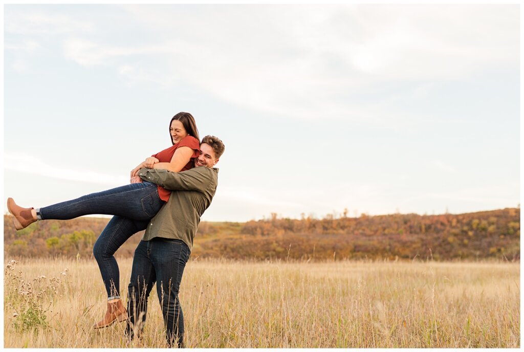 Tris & Jana - Engagement Session - Wascana Trails - 05 - Kidnapping with Love