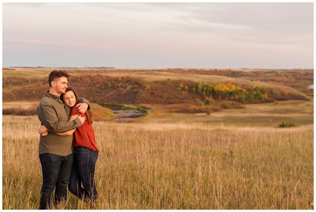 Tris & Jana - Engagement Session - Wascana Trails - 13 - Couple during sunset staring off in the distance