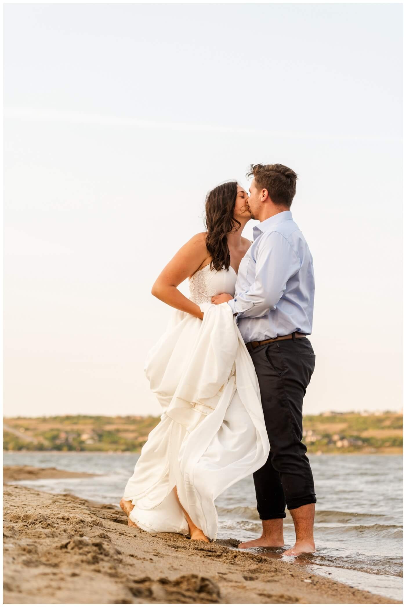 Tris & Jana - 02 - Regina Encore Session - Bride & Groom kiss on the beach