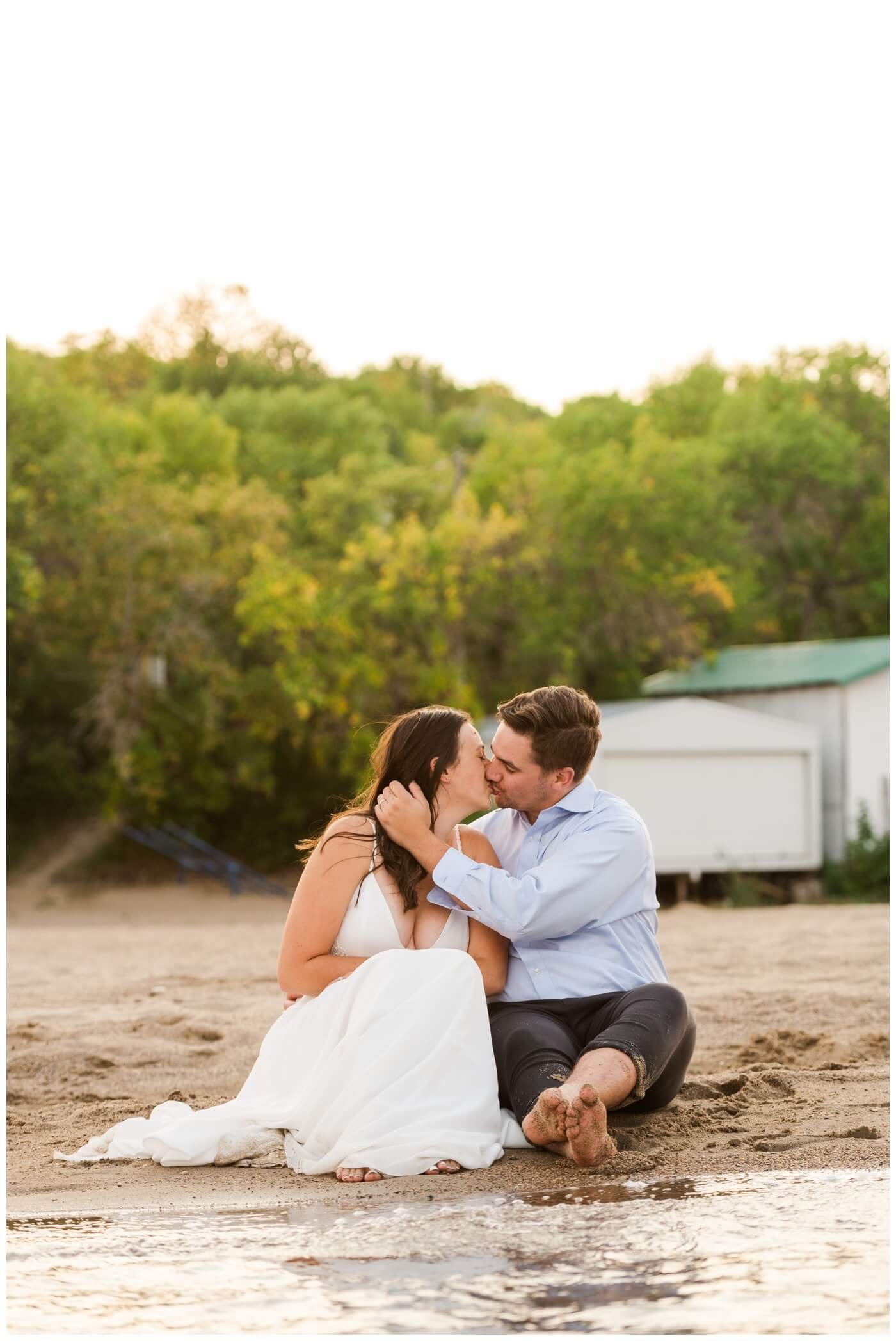 Tris & Jana - 09 - Regina Encore Session - Bride & Groom kiss on the beach