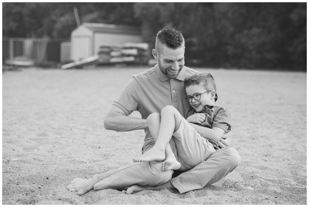 Jaarsma Family - Lumsden Beach - 07 - Dad tickles his son in glasses