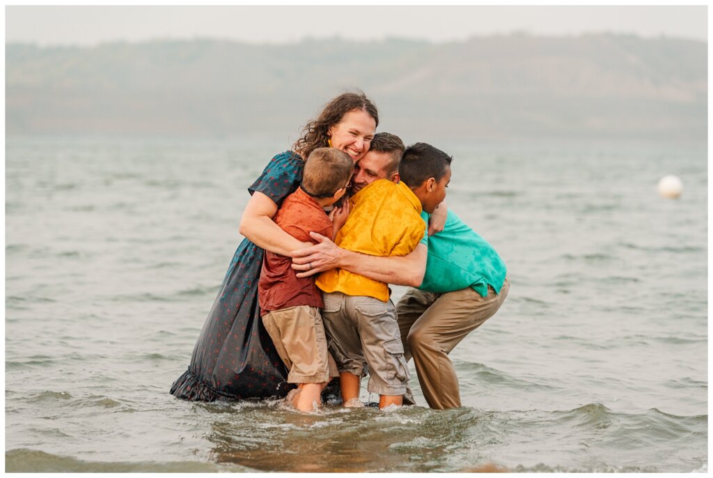 Jaarsma Family - Lumsden Beach - 20 - Family hug in the lake