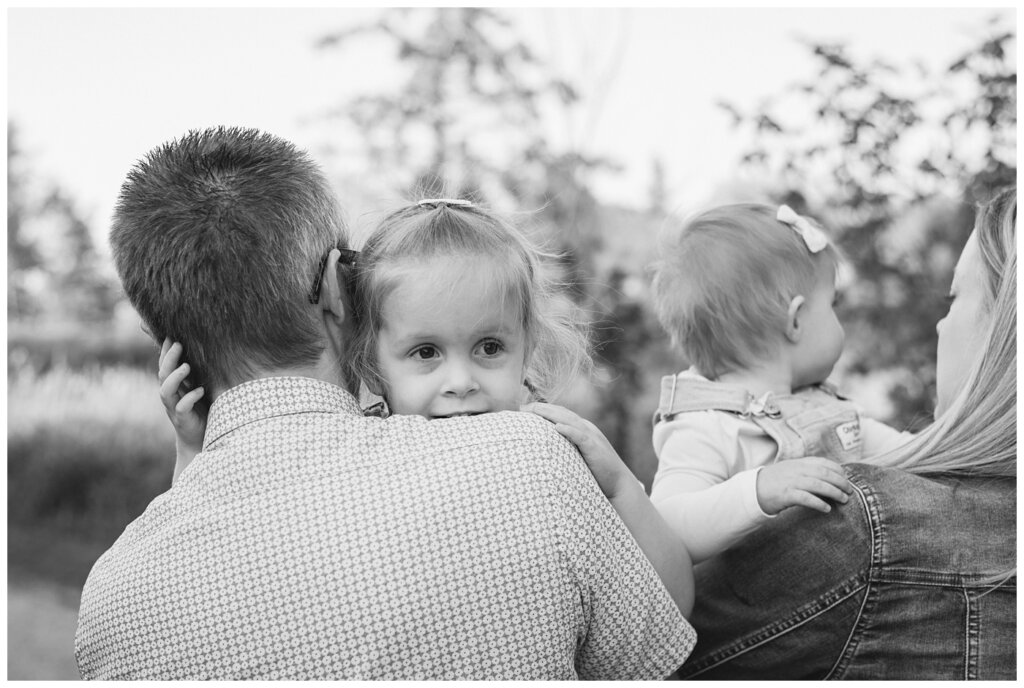 Parsons Family - AE Wilson Park - 10 - Little girl looks over dads shoulder