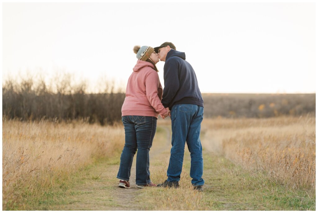 Sheldon & Amy - Wascana Trails - 07 - Husband & wife share a kiss on the path