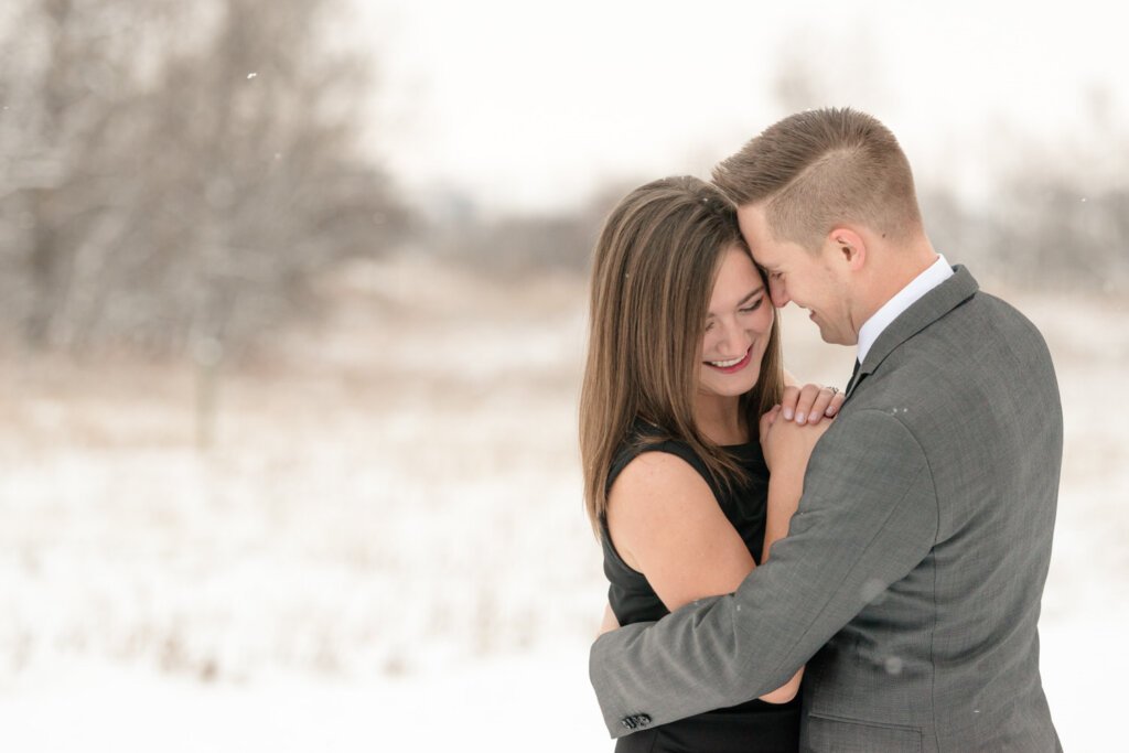 Winter elopement wedding - Big snowflakes and perfect weather for an elopement