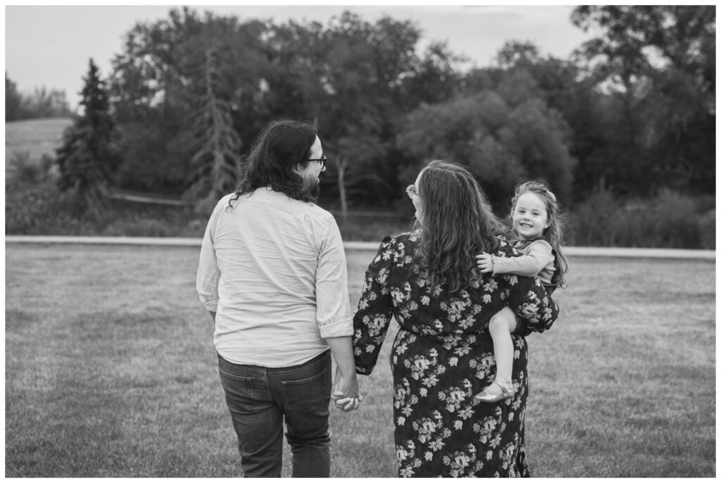 Ryan & Aeliesha - 5th Anniversary - AE Wilson - 005 - Little girl smiles over her moms shoulder